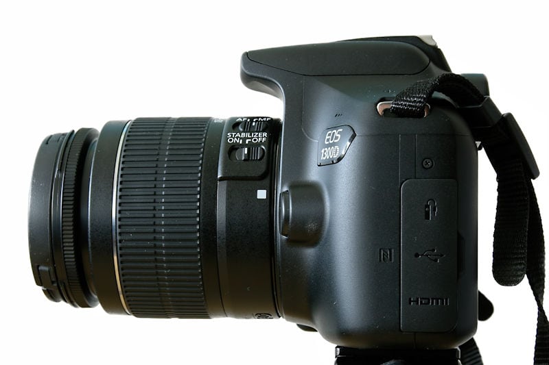 canon-eos-1300d-ansicht-seite-mit-objektiv