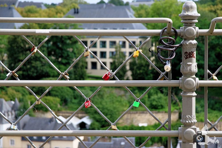 Luxemburg Corniche Schlösser am Zaun