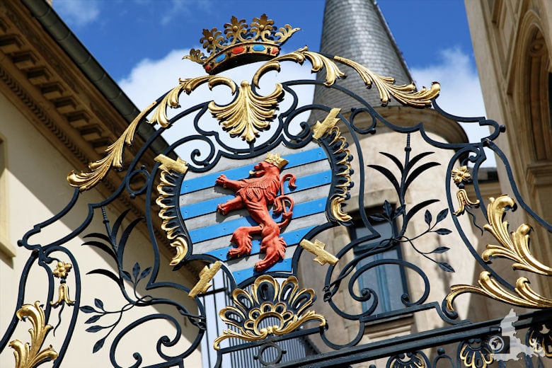 Luxemburg Wappen im Zaun