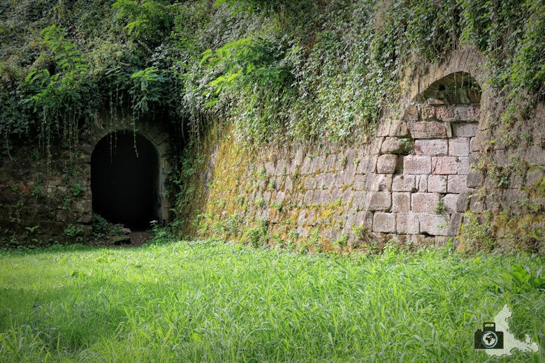 hochburg-ruine-eingang-bastion