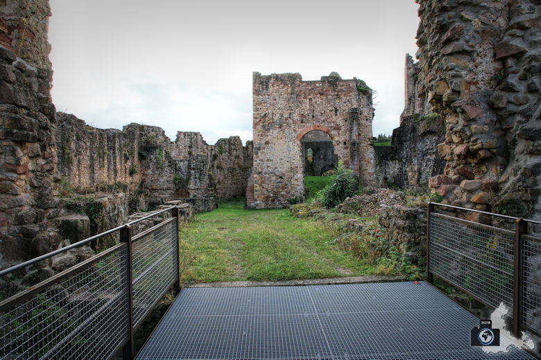 hochburg-ruine-eingang-kueferhof