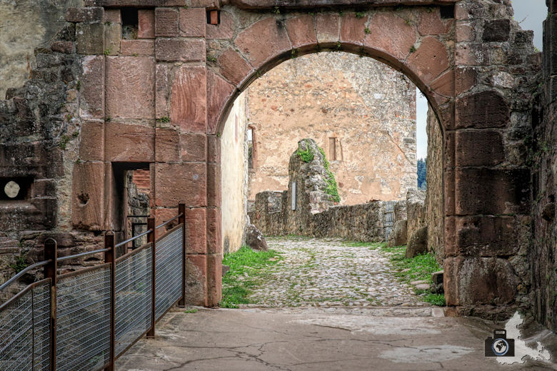 hochburg-ruine-torhaus