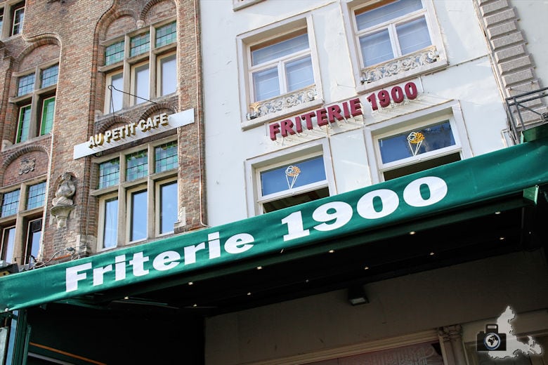Belgische Pommes in der Friterie 1900 in Brügge in Belgien