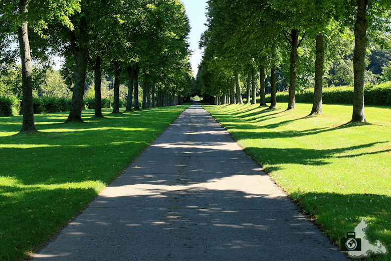 Zufahrt Schloss Modave in Belgien