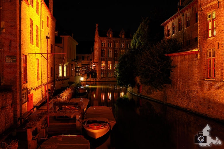 FotoJuwel - Gracht in Brügge bei Nacht