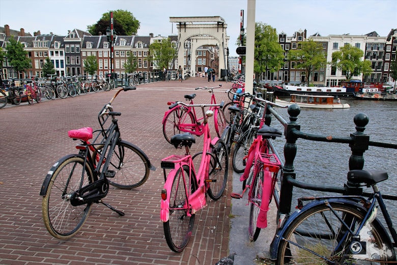amsterdam-rosa-fahrraeder-03