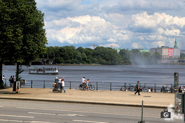 Auf Stadtrundfahrt mit dem Hop on Hop off Bus durch Hamburg
