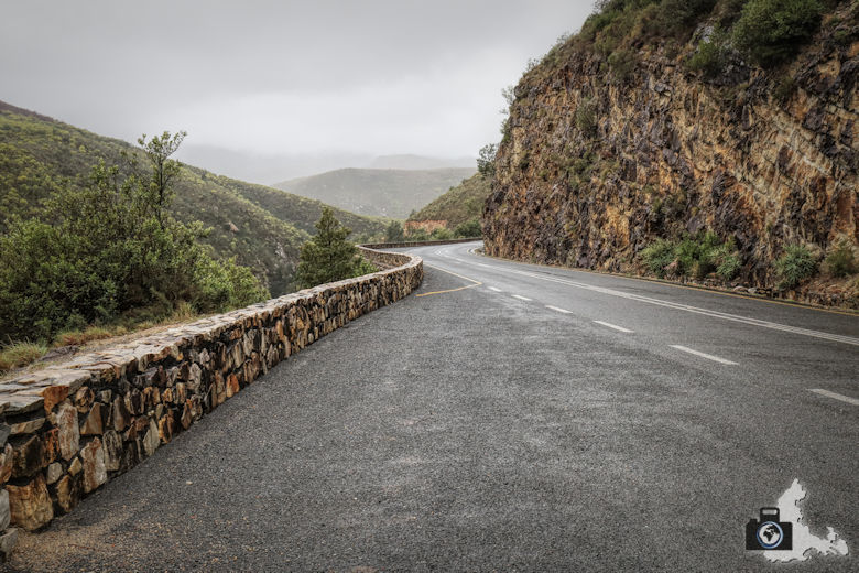 Fahrt im Regen durch die kleine Karoo in Südafrika