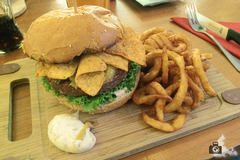 Maria Bar - Burger essen in Freiburg - Cancun Crunch