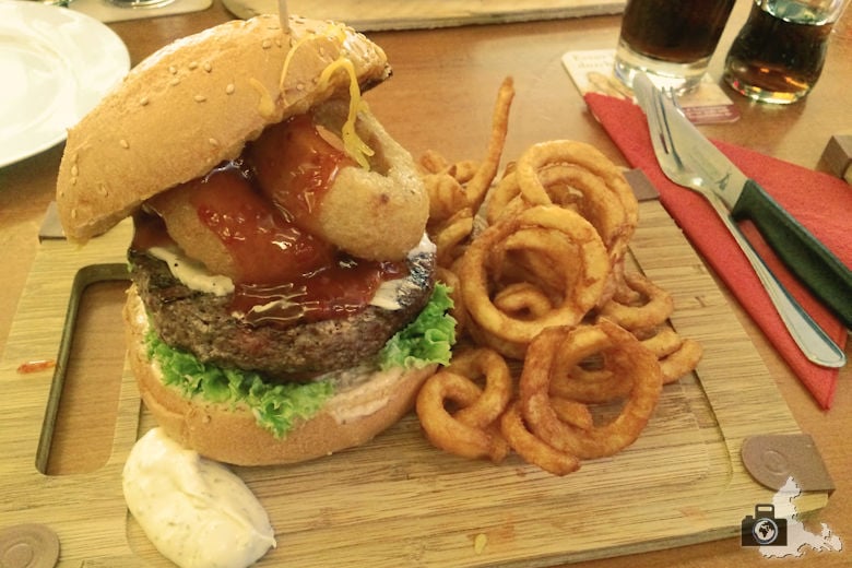 Maria Bar - Burger essen in Freiburg - Baked Onion Arizona