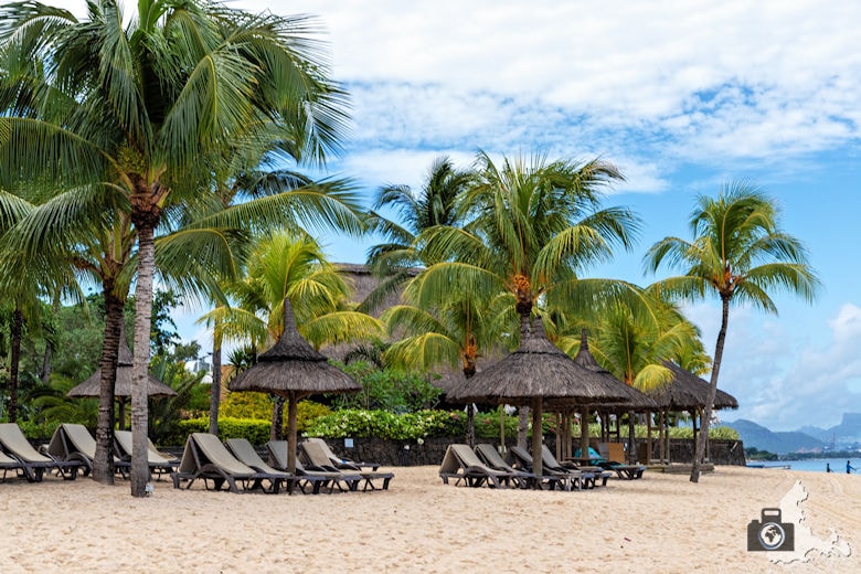 Liegen am Strand von Mauritius