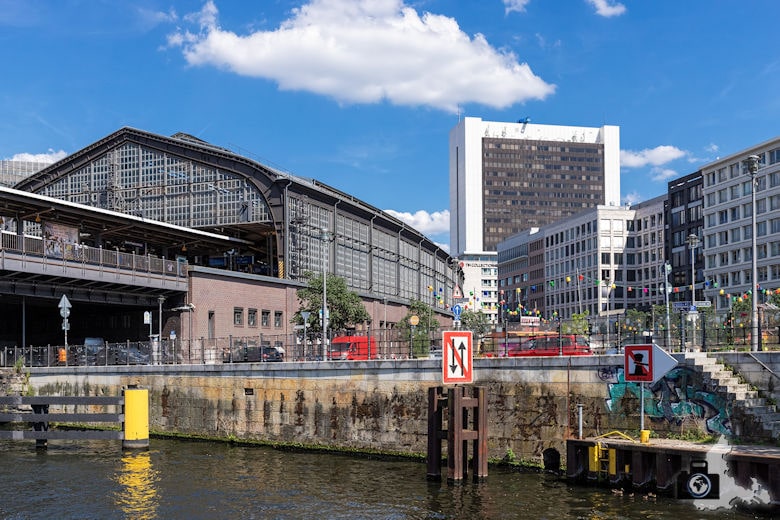 Brückenfahrt Berlin - Bahnhof Friedrichstraße