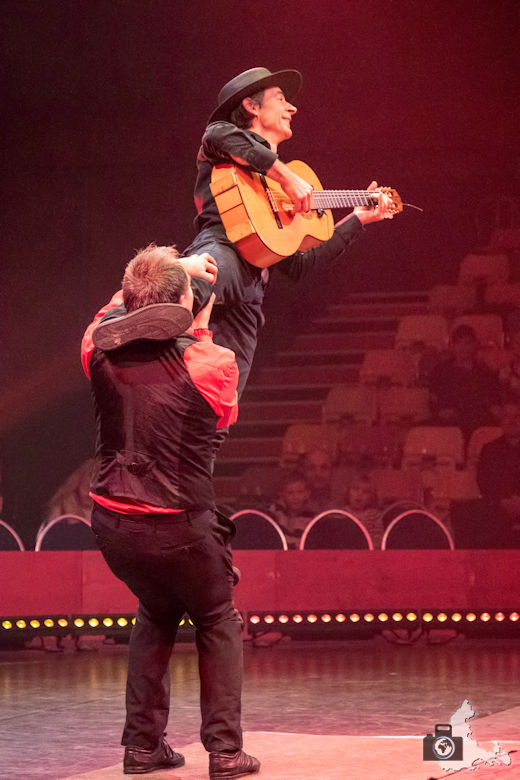 Weihnachtszirkus Circolo Freiburg 2019 - Duo Complett