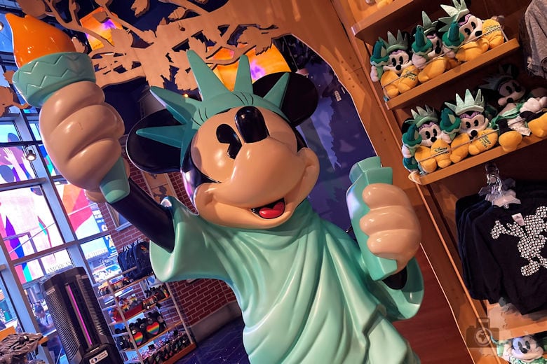 Big Bus Tour New York - Disney Store